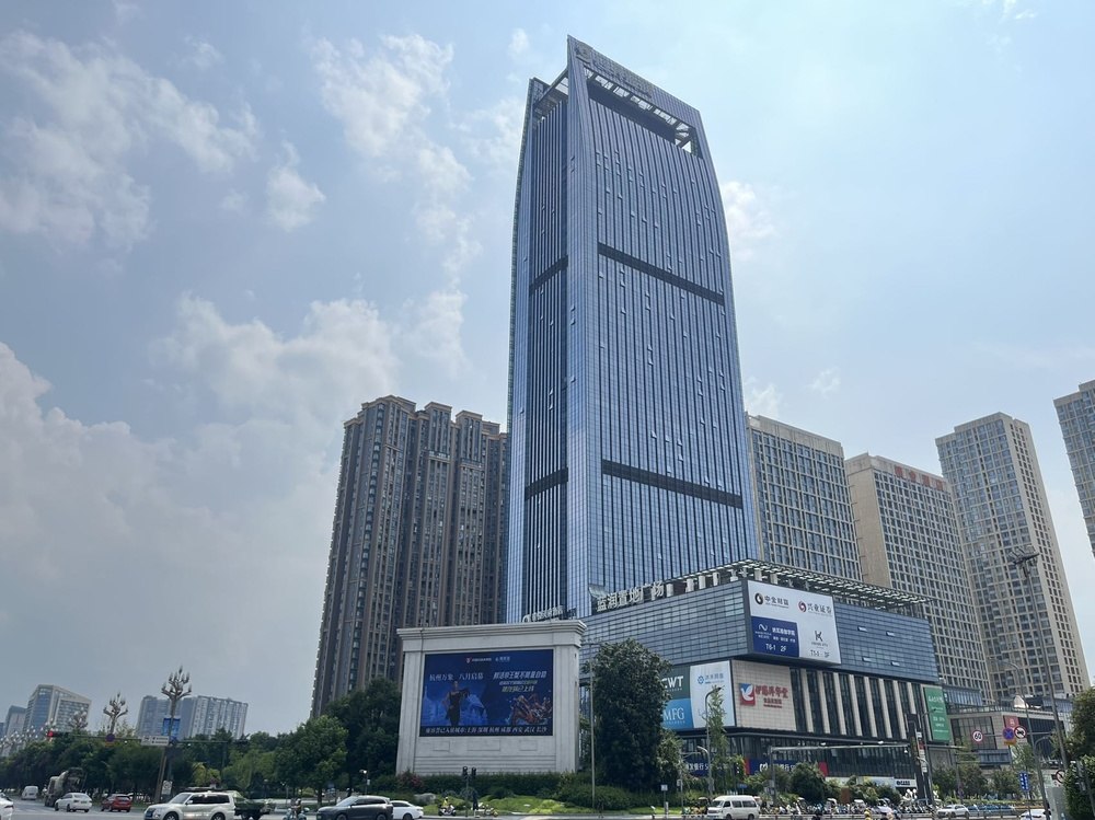 蓝润置地广场外观图